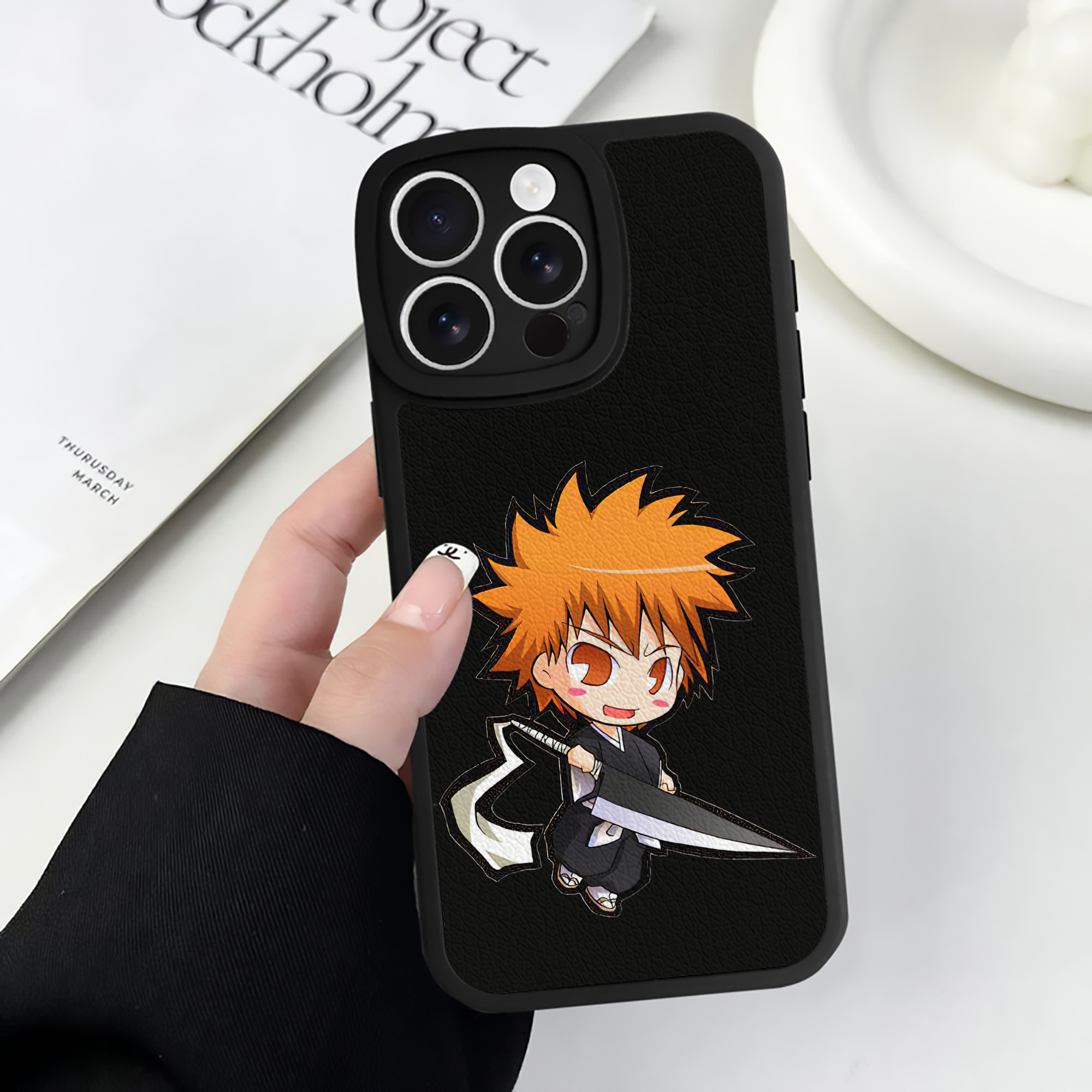 （画像用） ブリーチ 黒崎一護（くろさき いちご）BLEACH Kurosaki Ichigo 【iPhone 16シリーズ対応】シリコンスマホケース（レザー調） 材質：シリコン